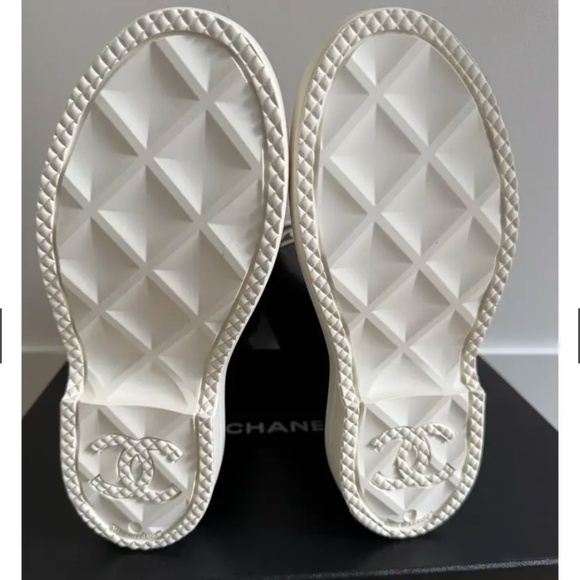 26C BNIB CHANEL Black and White Women's Winter Rain Boots - Picture 4 of 6